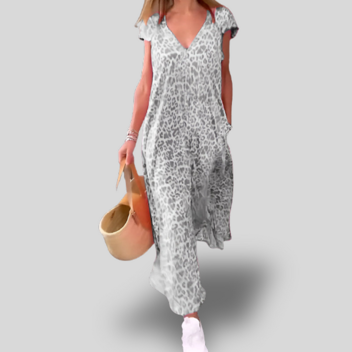 Veronique | Long V-neck dress in leopard print with short sleeves