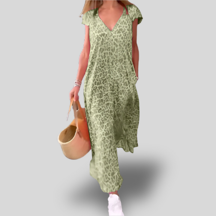 Veronique | Long V-neck dress in leopard print with short sleeves