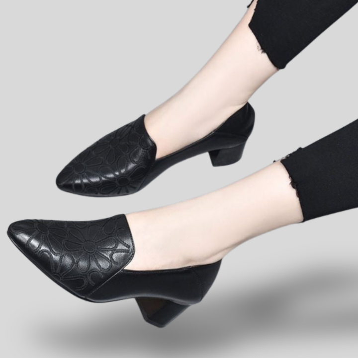 Lina | Textured Leather Low-Heel Pumps